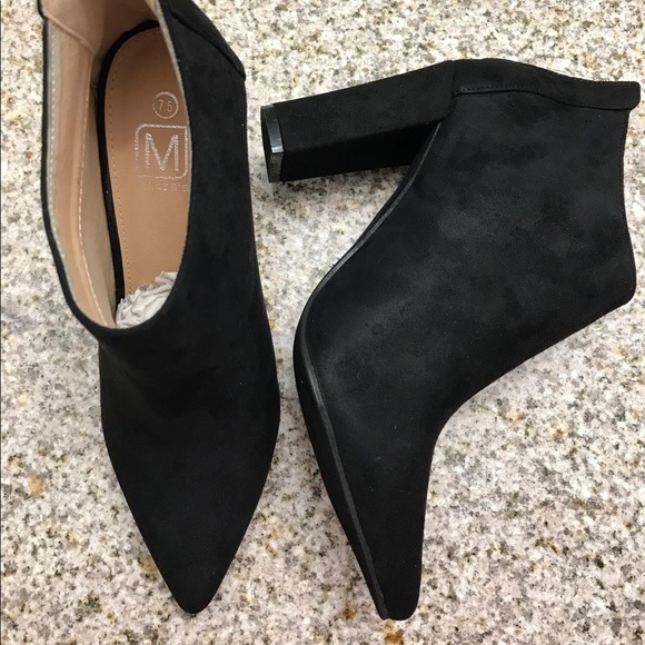 Black suede pointed toe boots - Picture 2 of 4